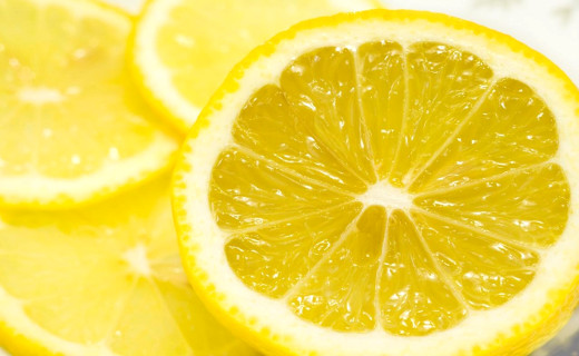 как хранить разрезанный лимон