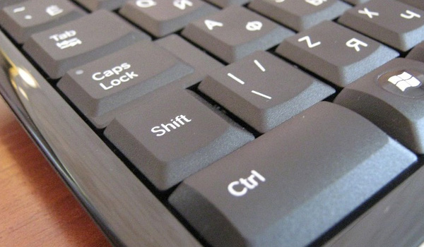 Где находится кнопка Shift на клавиатуре