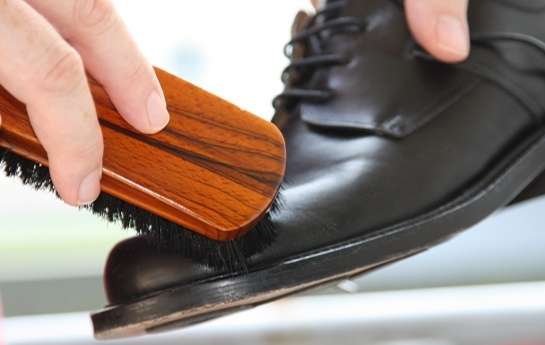 Как очистить обувь от плесени