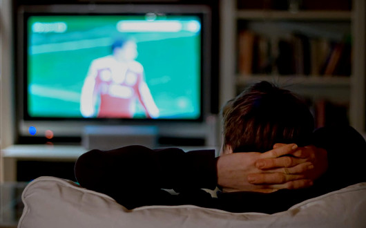 почему нельзя спать напротив телевизора
