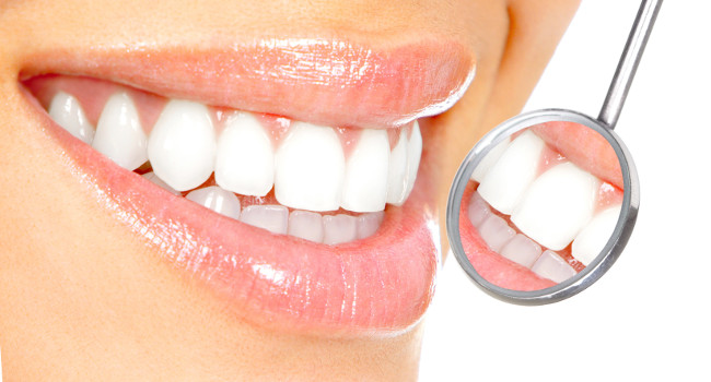 Чем отличается отбеливание зубов от чистки